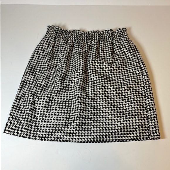 J. Crew Dresses & Skirts - J. Crew Black and White Smocked Pull On Mini Skirt Sz 6